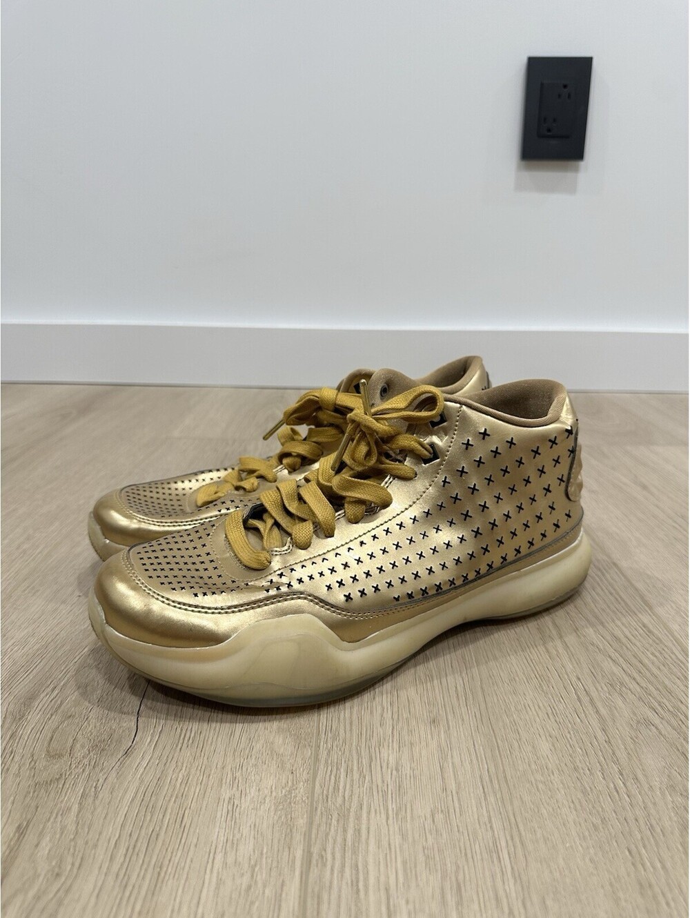 Nike Kobe 10 EXT Liquid Gold 802366-700 Pre-Owned Size 10